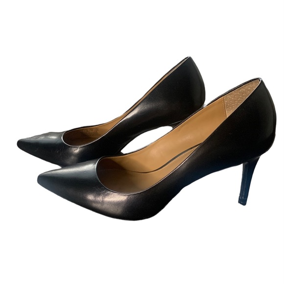 Calvin Klein classic black pointed toe pump - Picture 2 of 5